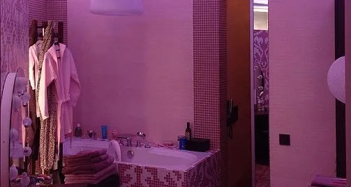 Многоцветная подсветка спальной и ванной